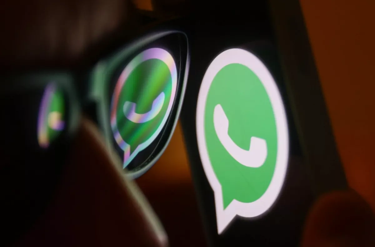 Russia moves to fully block WhatsApp, company says