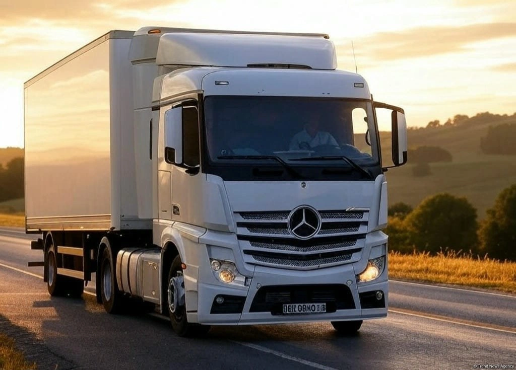 Azerbaijan's road freight shipments via transport corridors climb in 2M2026