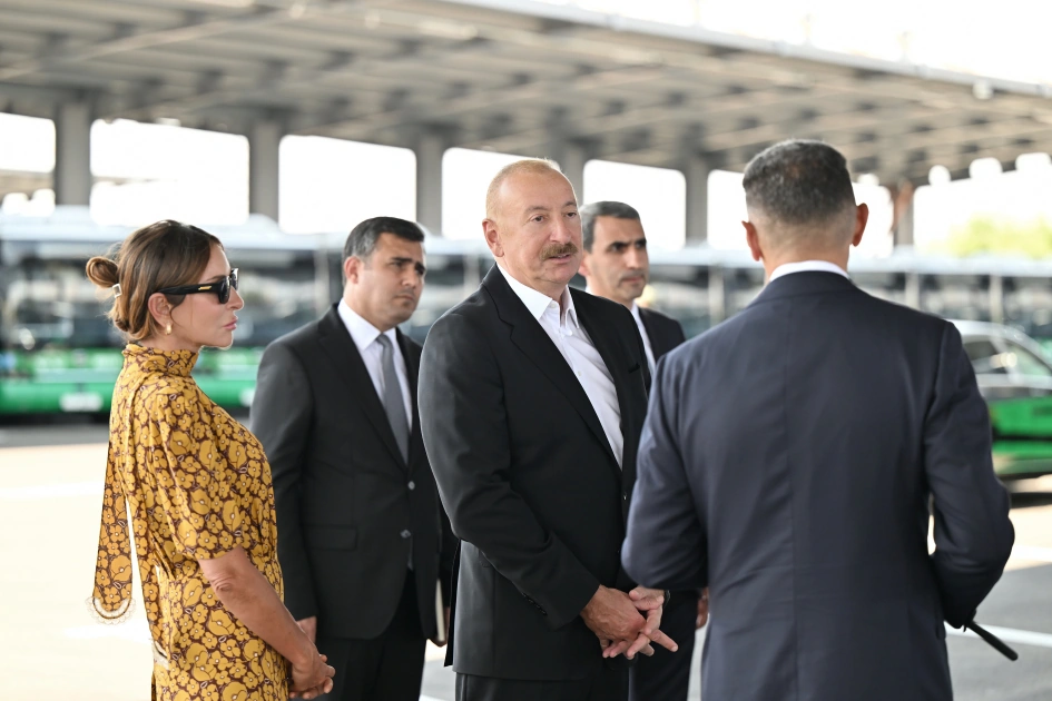 President Ilham Aliyev, First Lady Mehriban Aliyeva view new electric buses and inspect reconstruction progress of railway infrastructure in Nakhchivan (PHOTO)