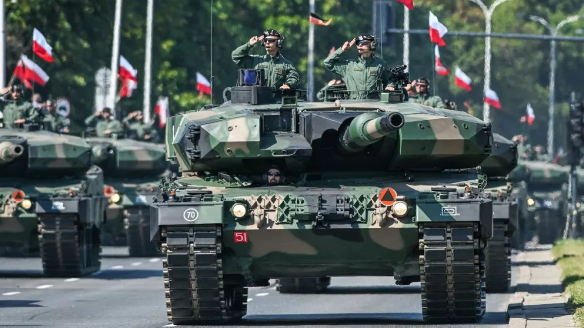Warsaw breaks defence procurement record signing multibillion-euro contracts in one day