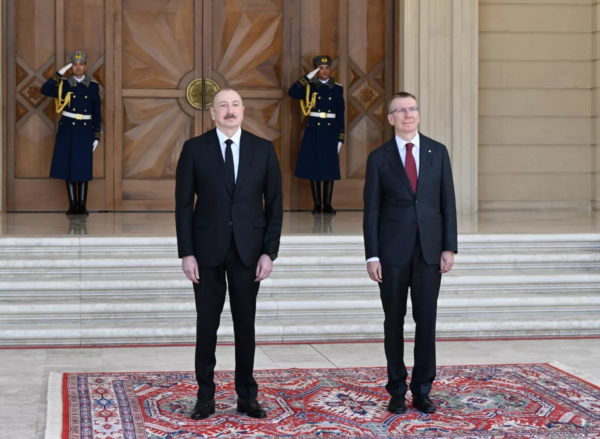 Azerbaijan honours Latvian president with state ceremony photo