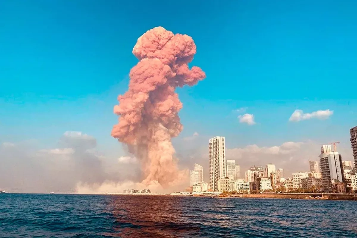 Building collapses in Beirut after Israeli airstrike hits central district VIDEO