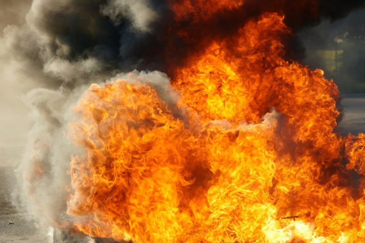 US navy base in Bahrain on fire as IRGC announces new wave of missile strikes