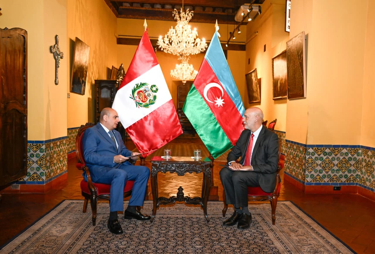 Azerbaijani envoy presents copy of credentials at Peru MFA (PHOTO)