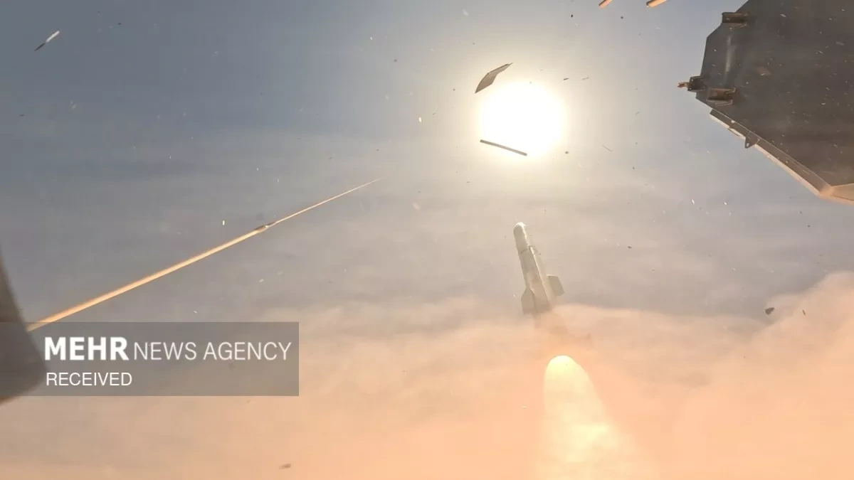 Iran tests new generation missile systems during Gulf exercises photo