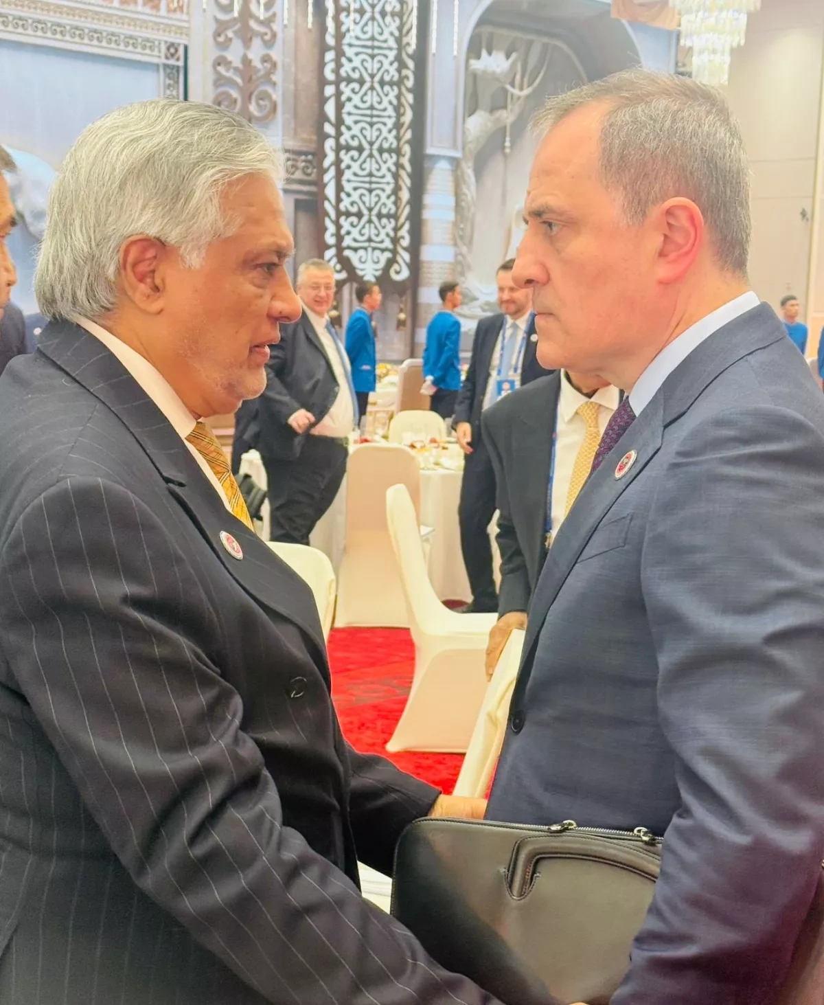 Azerbaijani, Pakistani FMs discuss regional, international developments