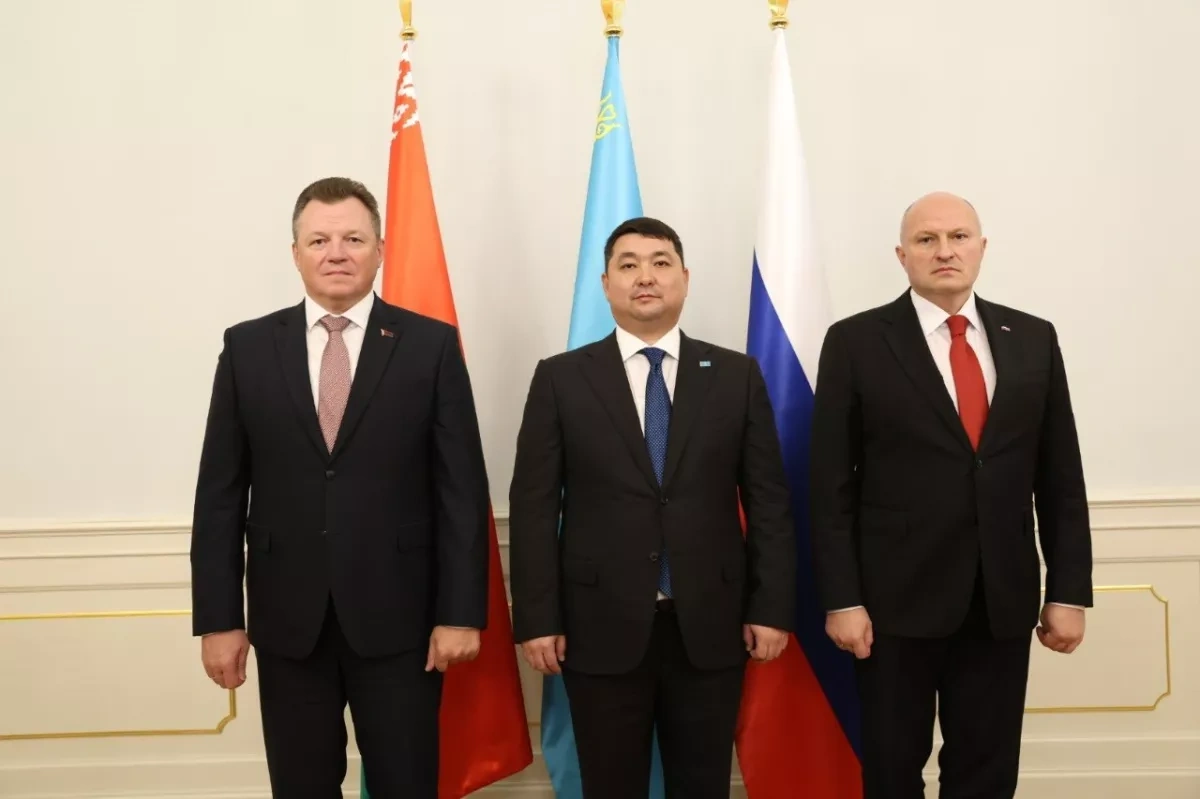 Kazakhstan showcases drones at emergency services meeting