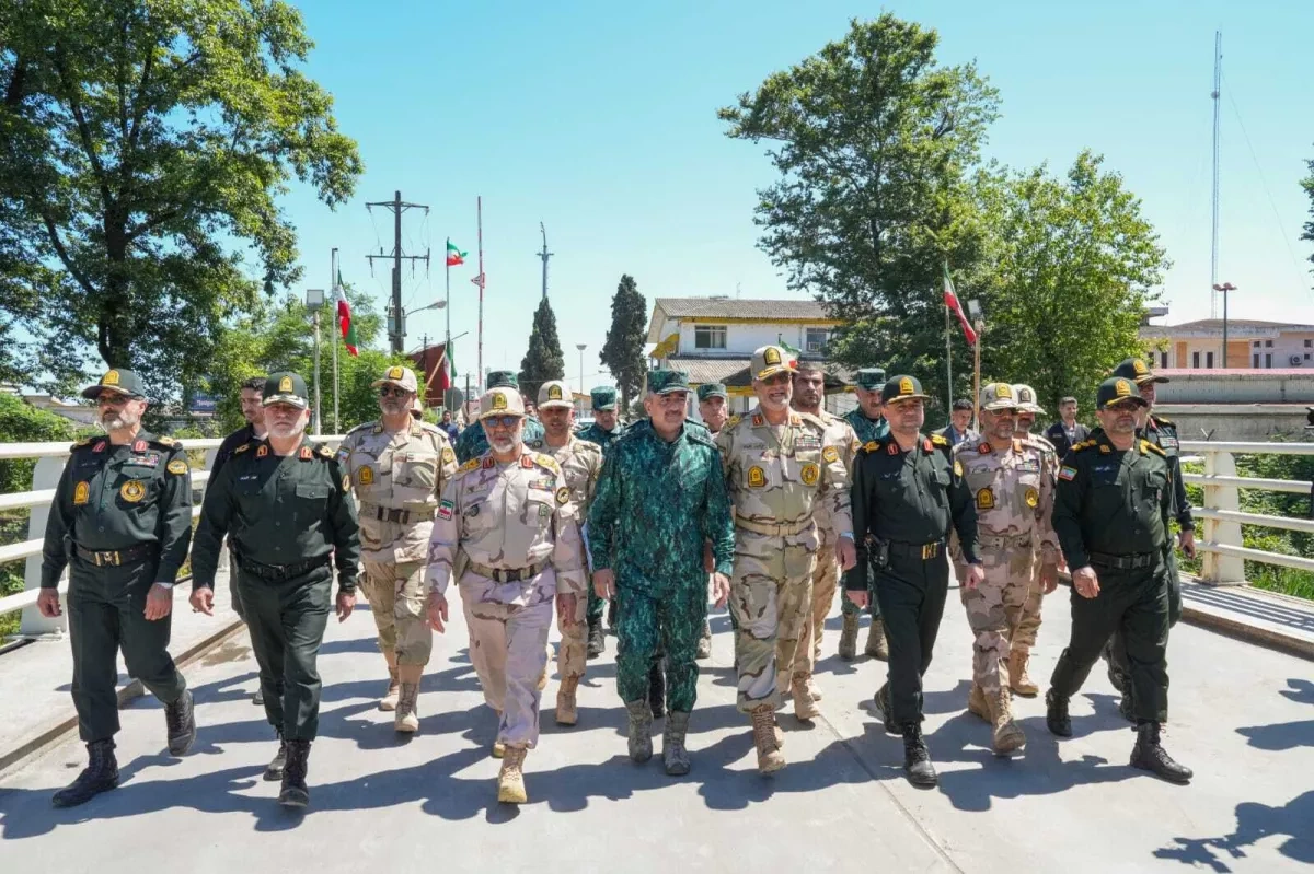 Senior Azerbaijani, Iranian border generals meet at frontier PHOTO