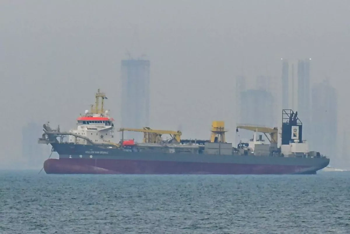 Oman, Iran explore new options for Strait of Hormuz shipping passage