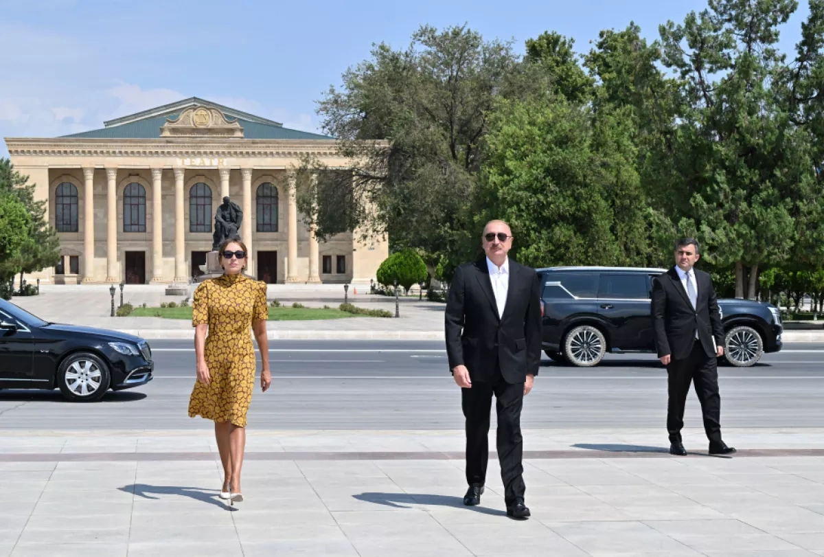 Azerbaijani president visits monument to national leader in Nakhchivan PHOTO