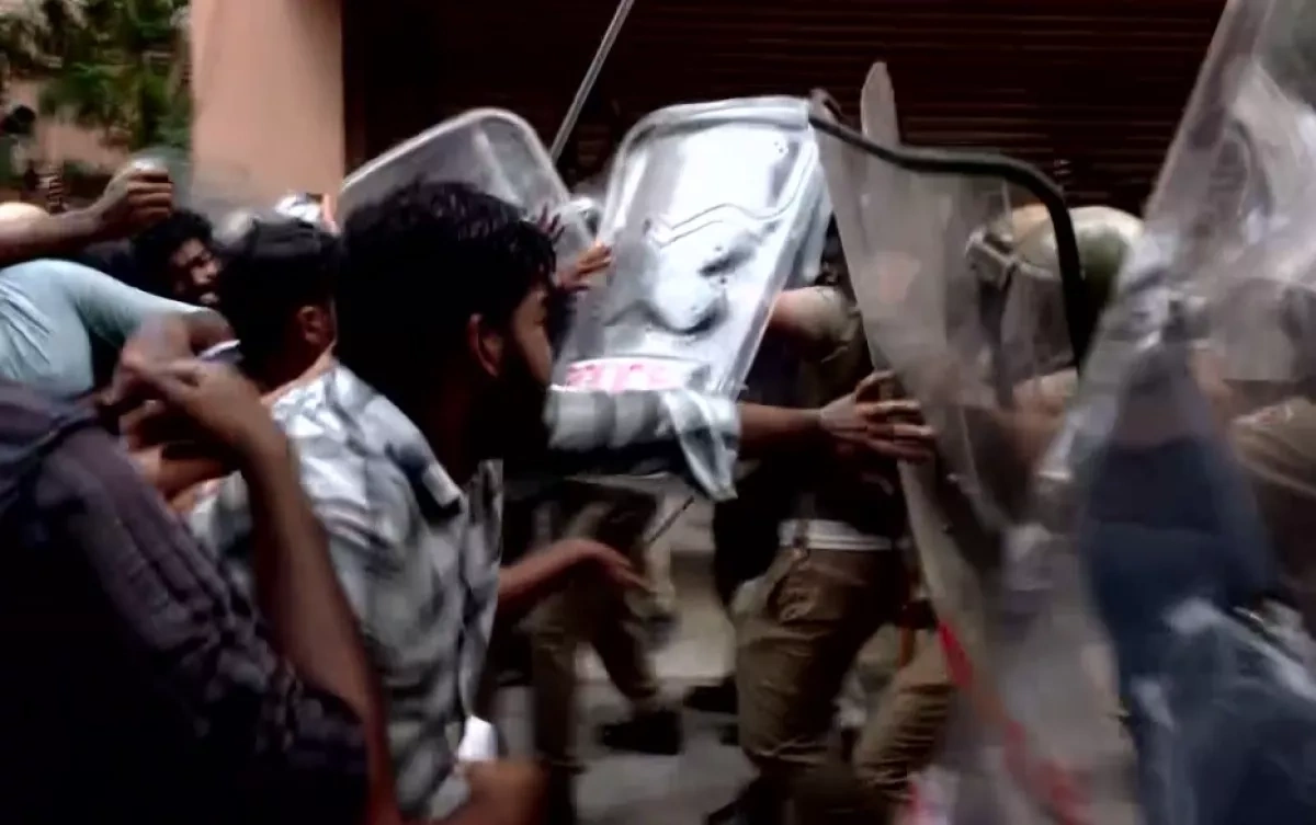 Student protests erupt in India after cancellation of medical entrance exam Photo