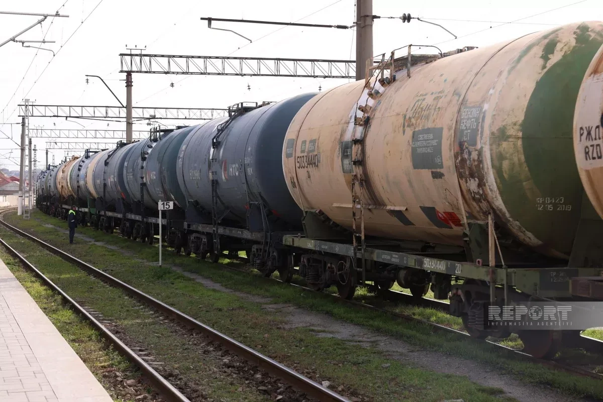 Azerbaijan sends new train of diesel fuel and fertilisers to Armenia