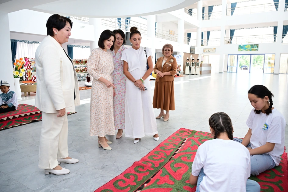 First Lady Mehriban Aliyeva visits “Altyn Balalyk” Health and Rehabilitation Center in Cholpon-Ata (PHOTO/VIDEO)