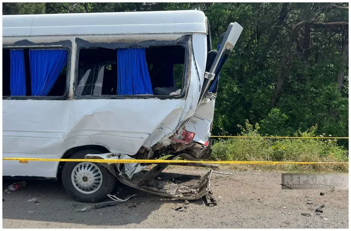 One dead after car hits school minibus in Georgia's Gardabani PHOTO