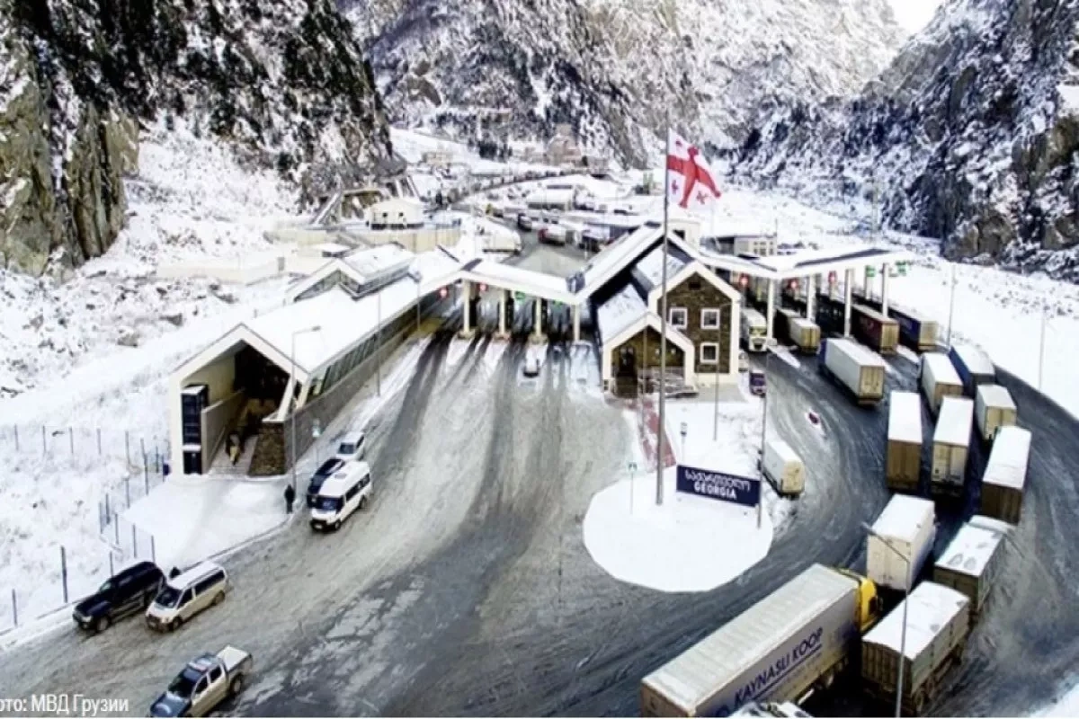 Georgia shuts border crossing with Russia to all traffic