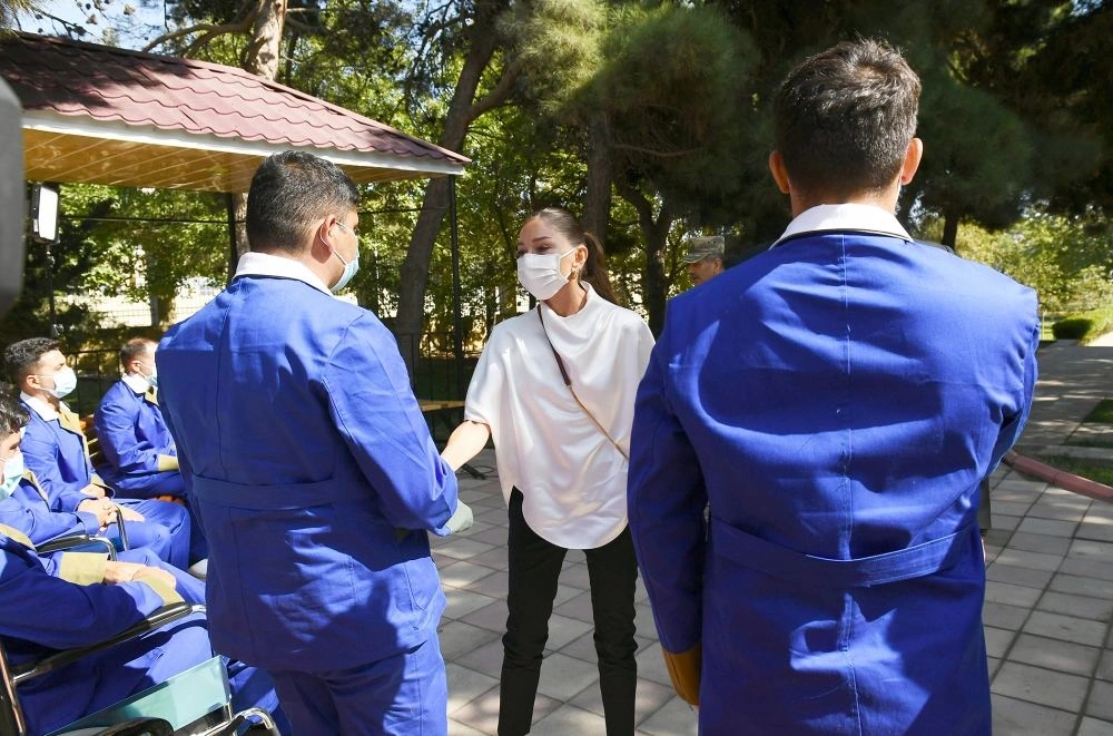 Chronicles of Victory (September 30, 2020): President Ilham Aliyev, First Vice President Mehriban Aliyeva meet with wounded servicemen undergoing treatment at Central Military Clinical Hospital of Defense Ministry (PHOTO/VIDEO)