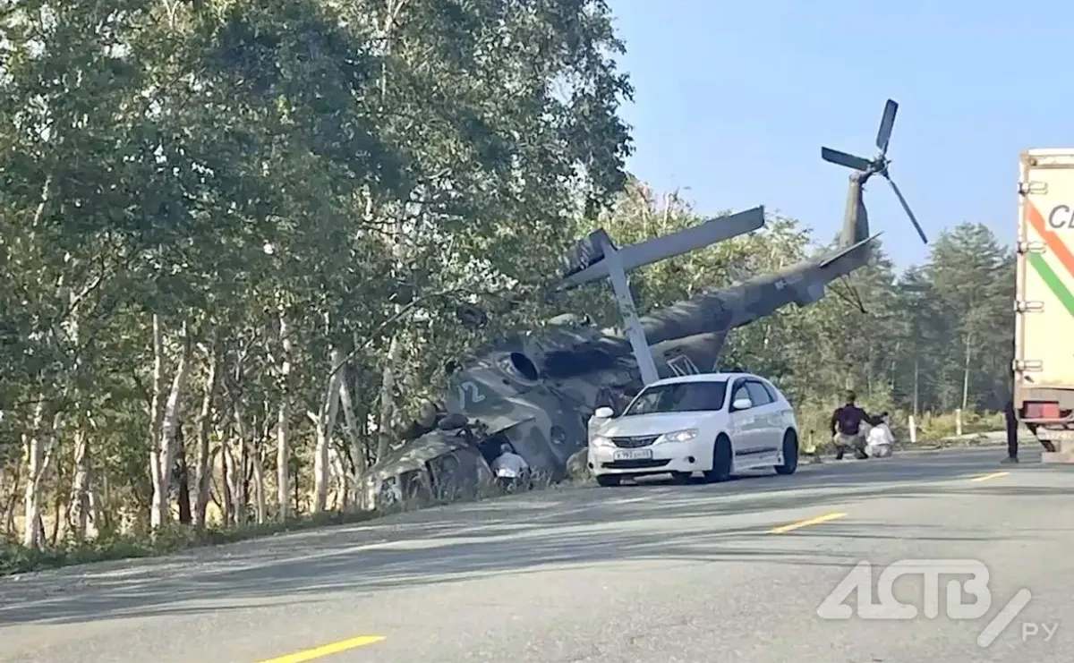 Helicopter makes hard landing on road in Russia’s Sakhalin region PHOTO