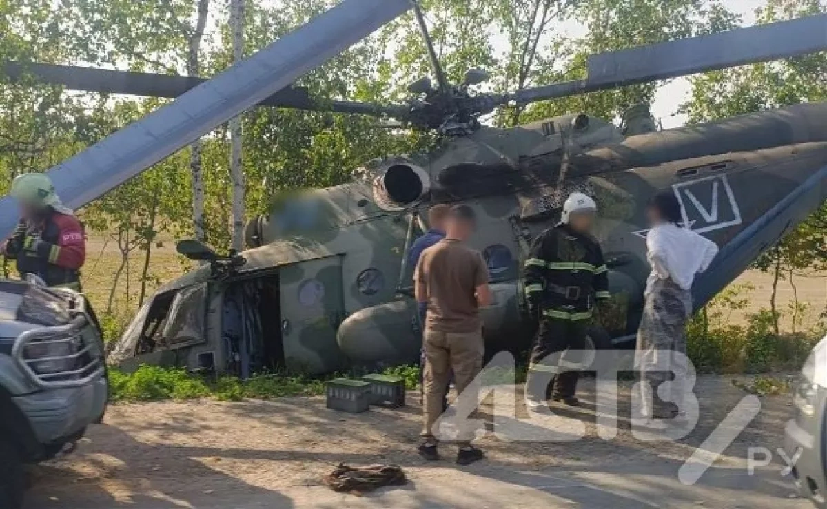 Helicopter makes hard landing on road in Russia’s Sakhalin region PHOTO