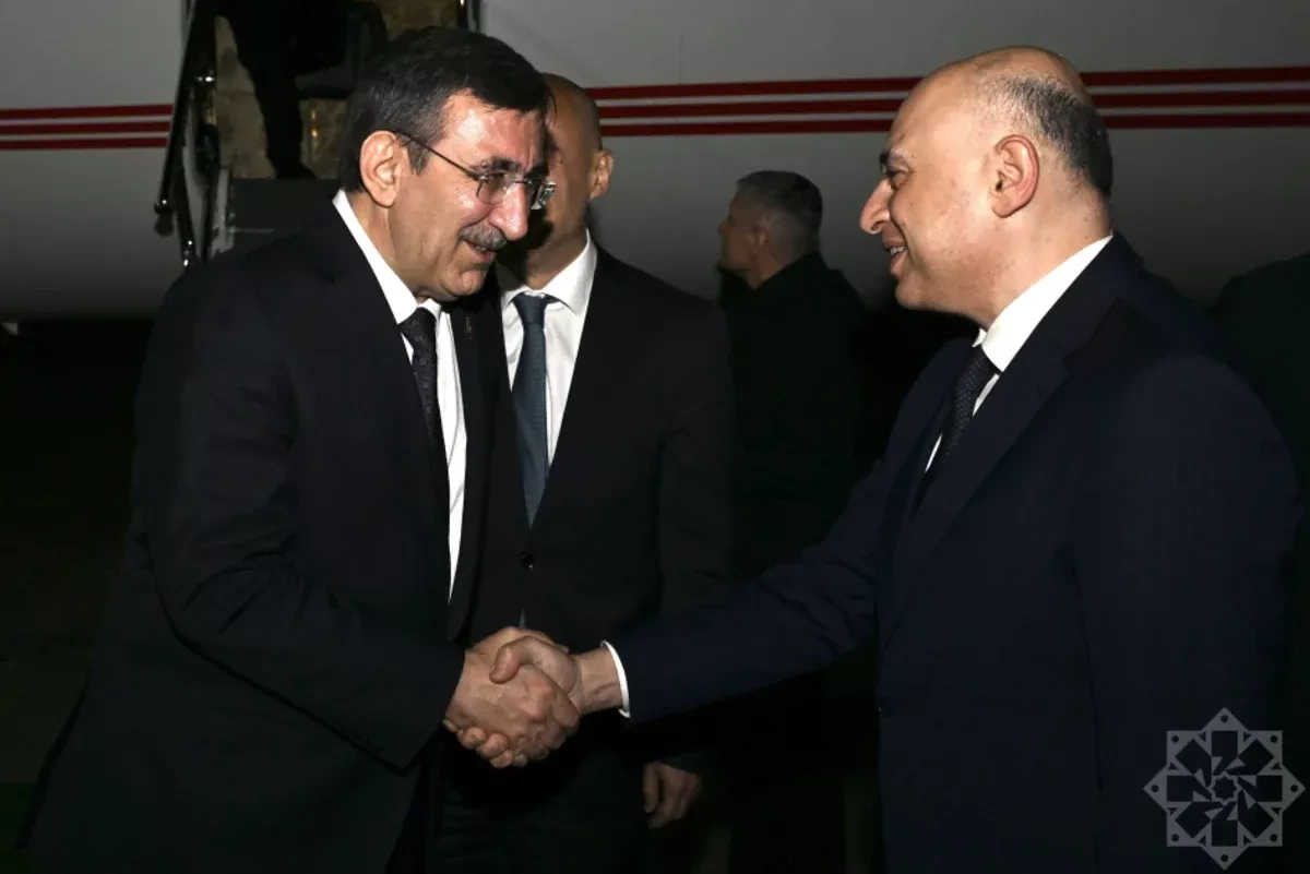 Turkish VP in Azerbaijan for high-level talks PHOTO