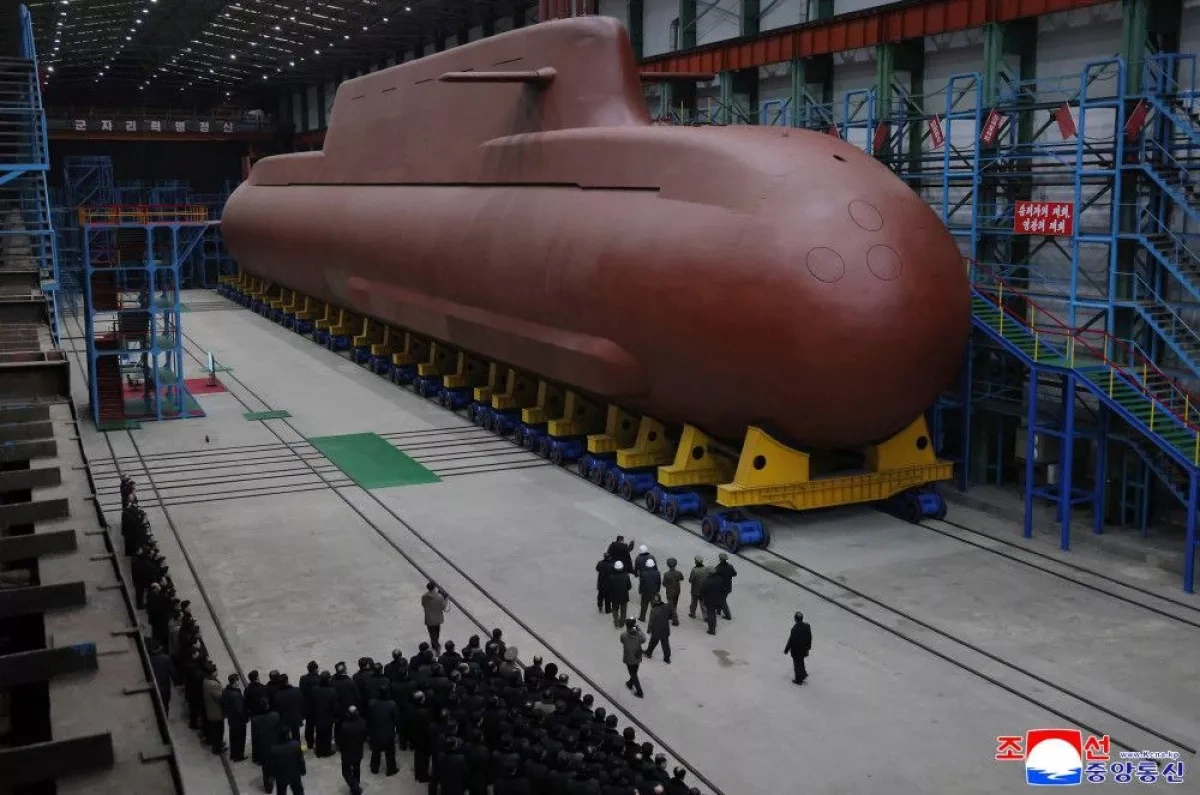 North Korean leader inspects facility developing "secret" submarine weapons PHOTO
