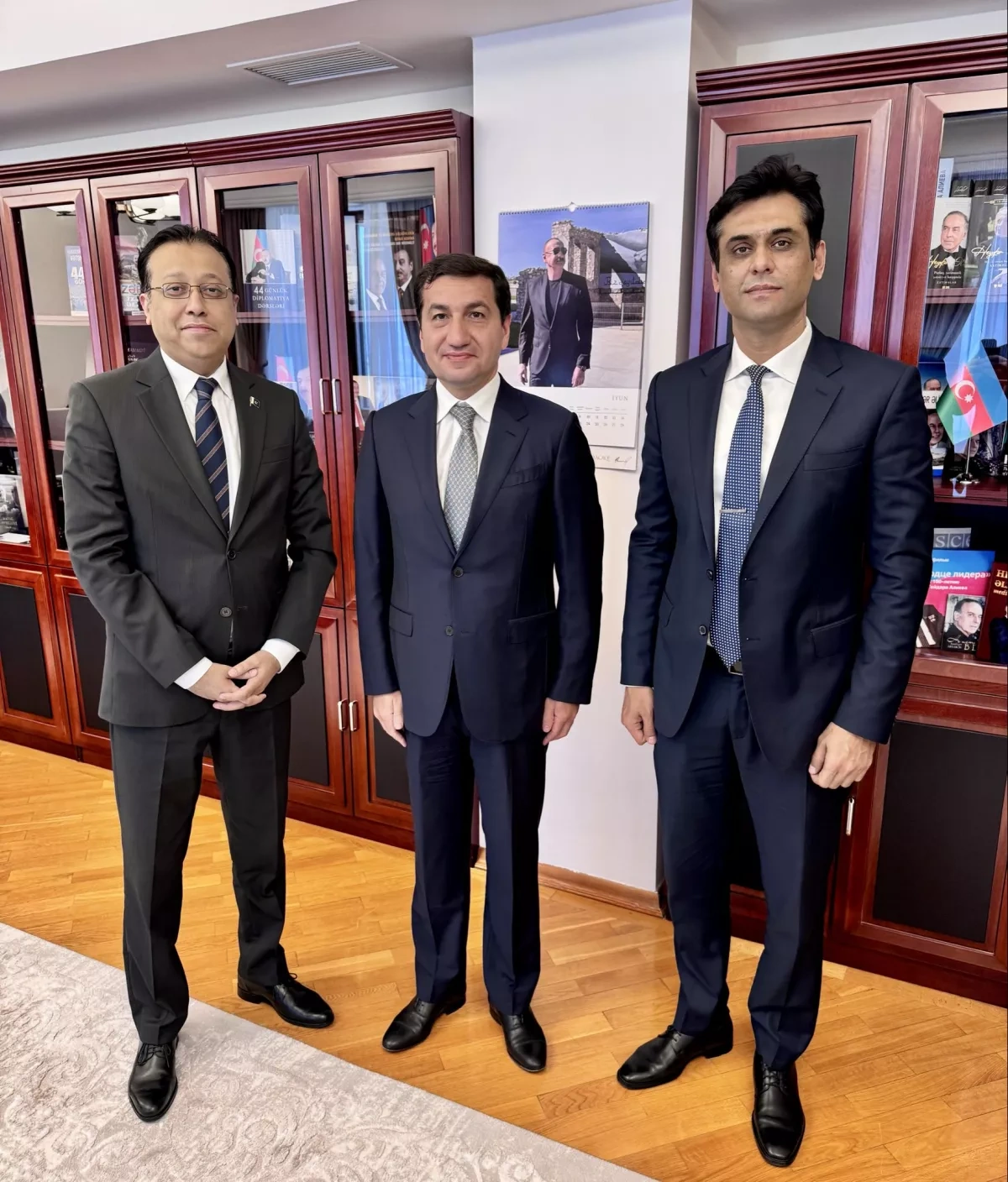 Azerbaijani presidential aide meets Pakistani ambassador, discusses ties