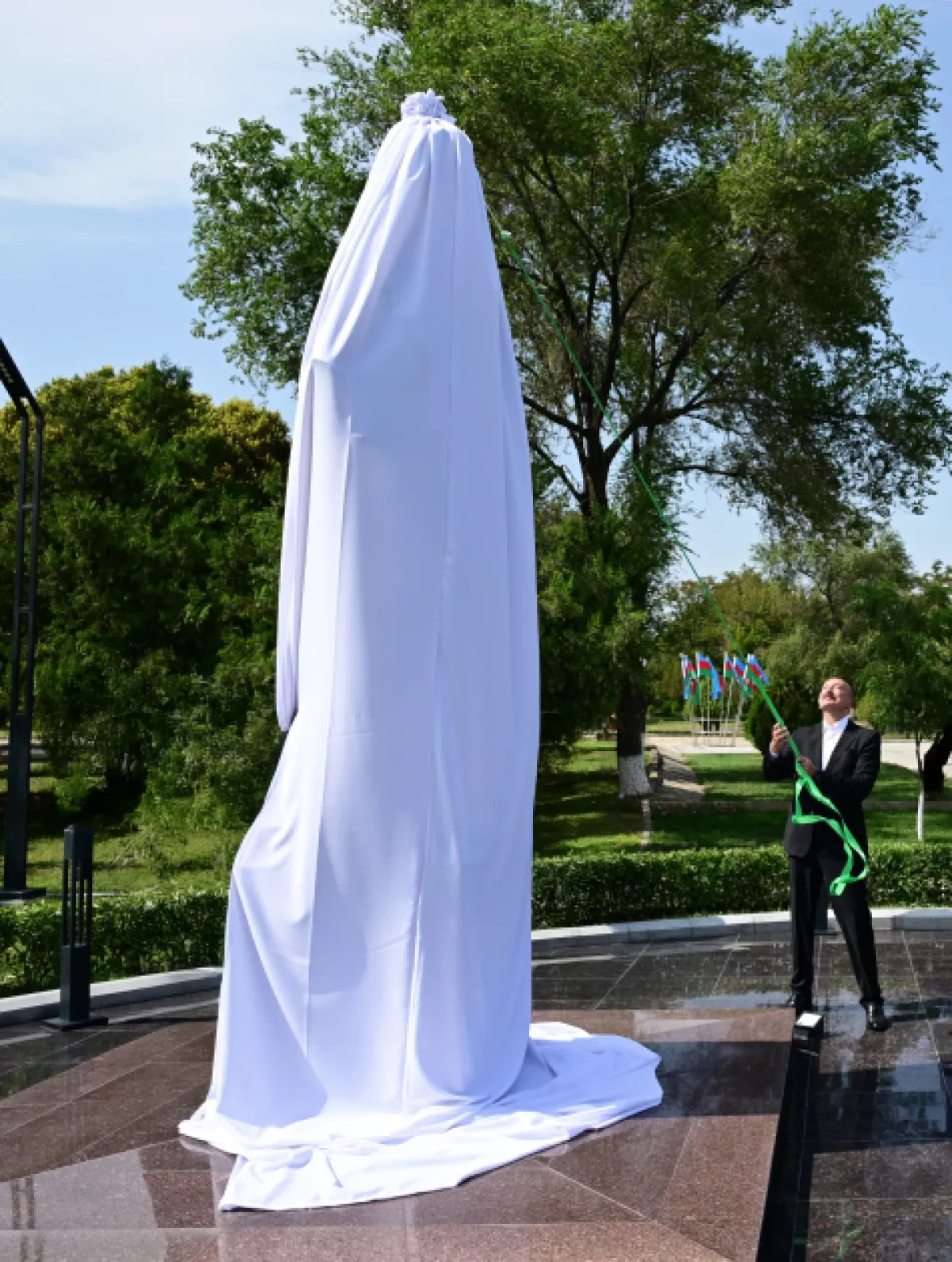 President Aliyev unveils monument honoring architect Ajami Nakhchivani PHOTO