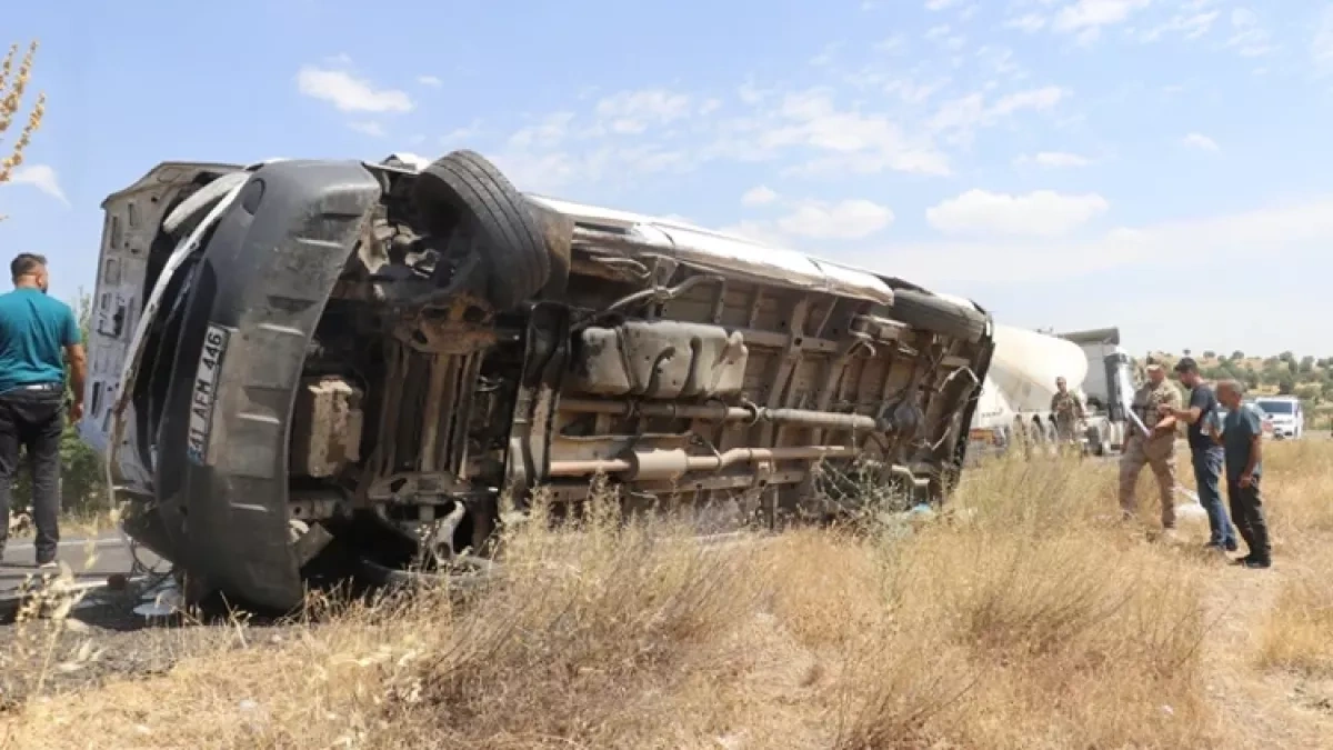 Five killed, 11 injured in minibus crash in Türkiye PHOTO