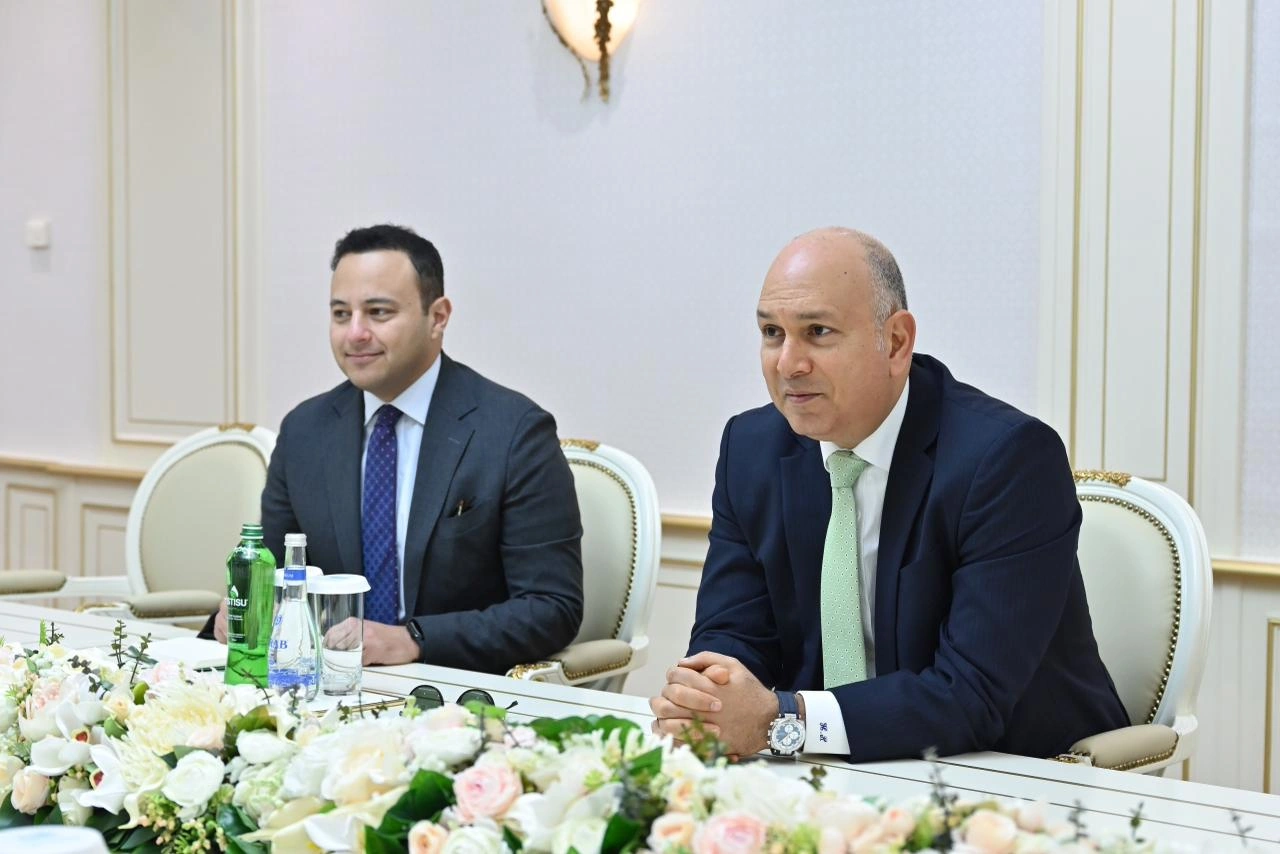 Azerbaijani parliament speaker meets with Egyptian ambassador (PHOTO)