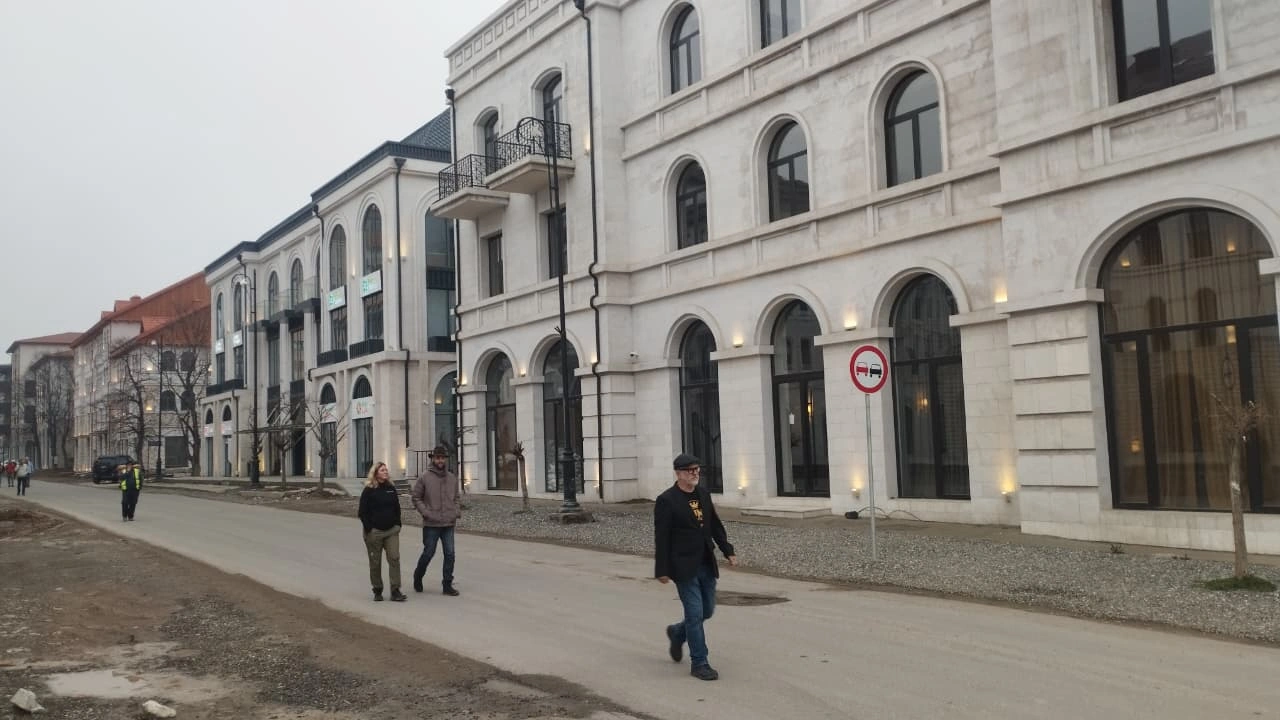 International travelers explore Shusha (PHOTO)