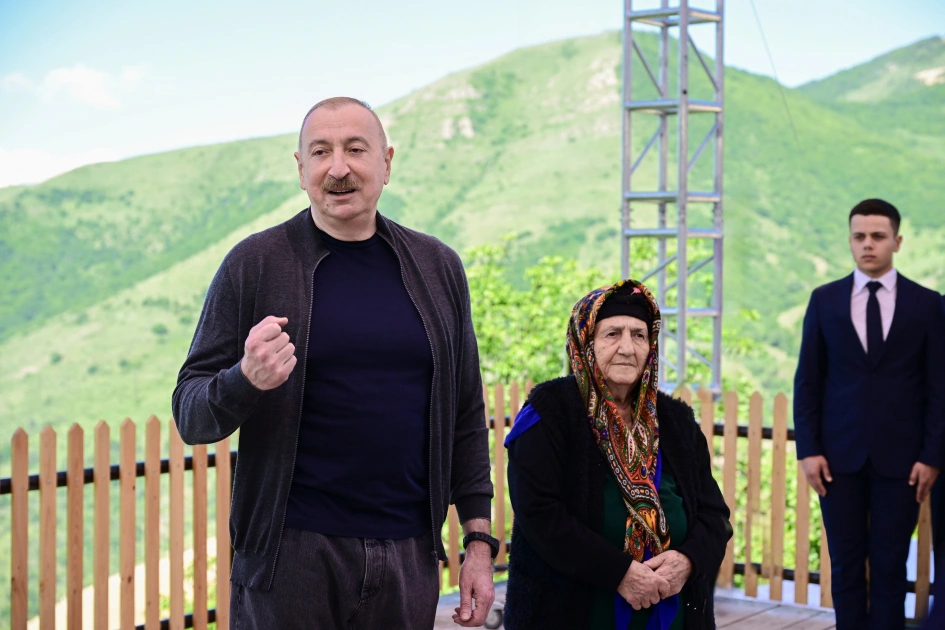President Ilham Aliyev inspects reconstruction progress in Boyuk Galaderesi village of Shusha district, meets with residents (PHOTO)