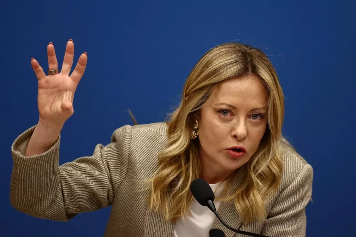 Italy keeps deficit above EU ceiling as debt continues to rise