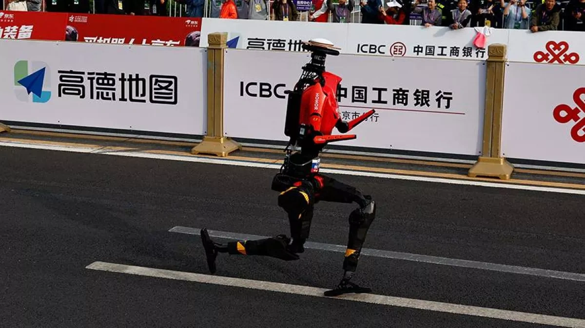 Humanoid robots outpace human runners in Beijing half-marathon