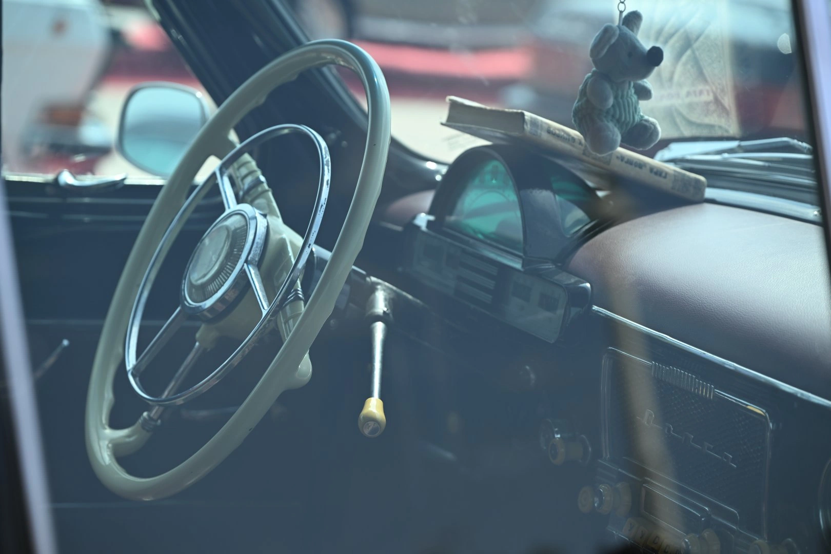 Baku boulevard hosts classic car exhibition (PHOTO)