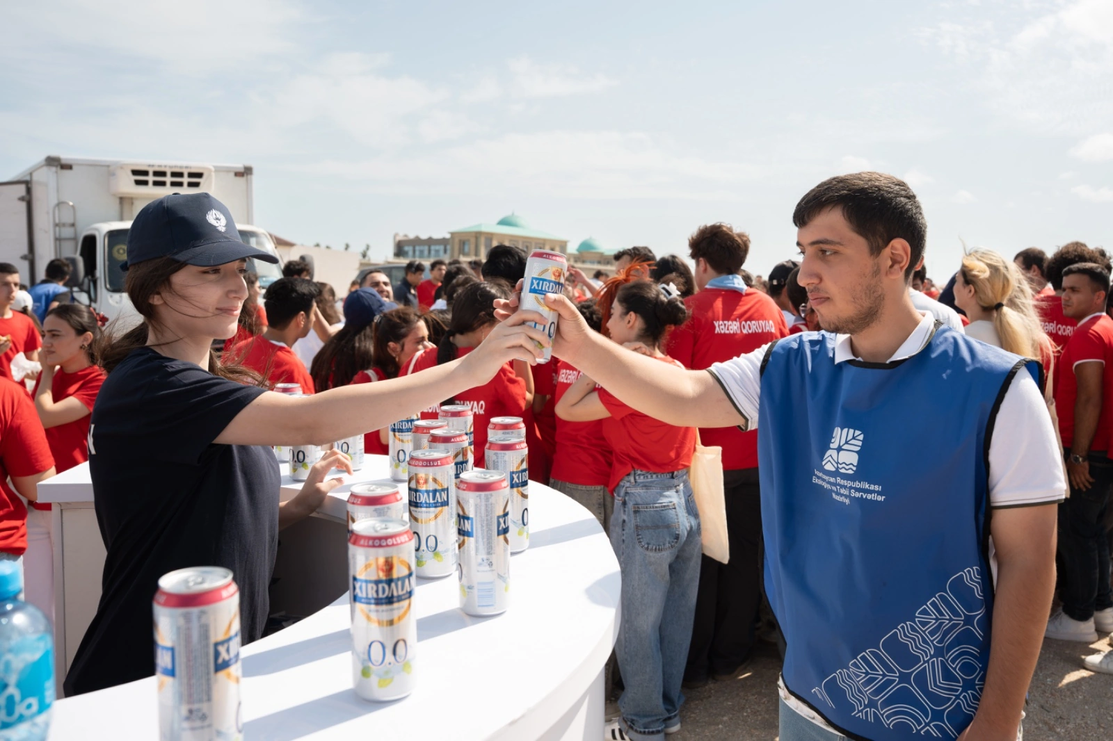 Carlsberg Azerbaijan joins the “Protect the Caspian!” coastal cleanup campaign (PHOTO)