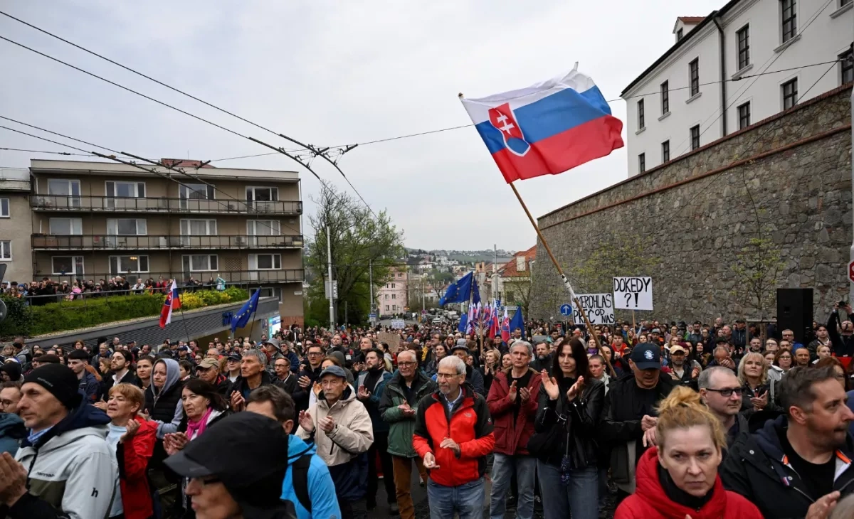 Mass protests erupt in Slovakia over planned electoral law changes PHOTO