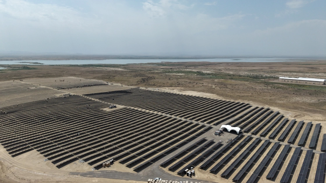 President Ilham Aliyev, First Lady Mehriban Aliyeva inspect construction progress of “Shams 1” and “Garbi Ufug” solar power plants in Nakhchivan (PHOTO/VIDEO)