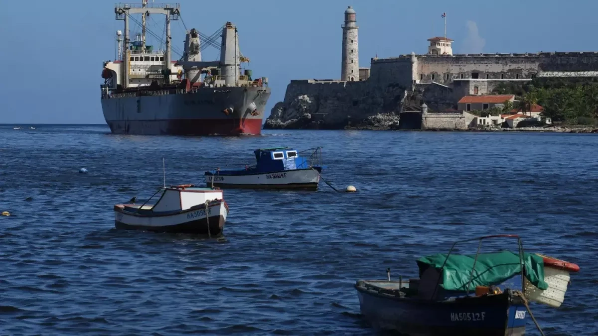 Colombia sends food, medical aid ship to Cuba