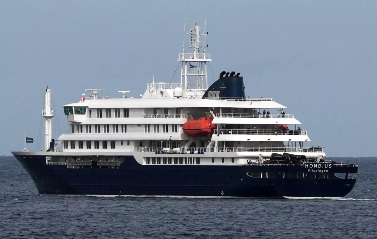 MV Hondius cruise ship carrying hantavirus cases arrives at Canary Islands