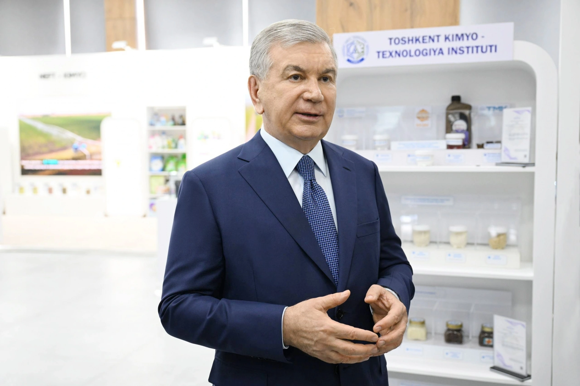 President Mirziyoyev reviews strategic chemical industrial hub in Chirchiq