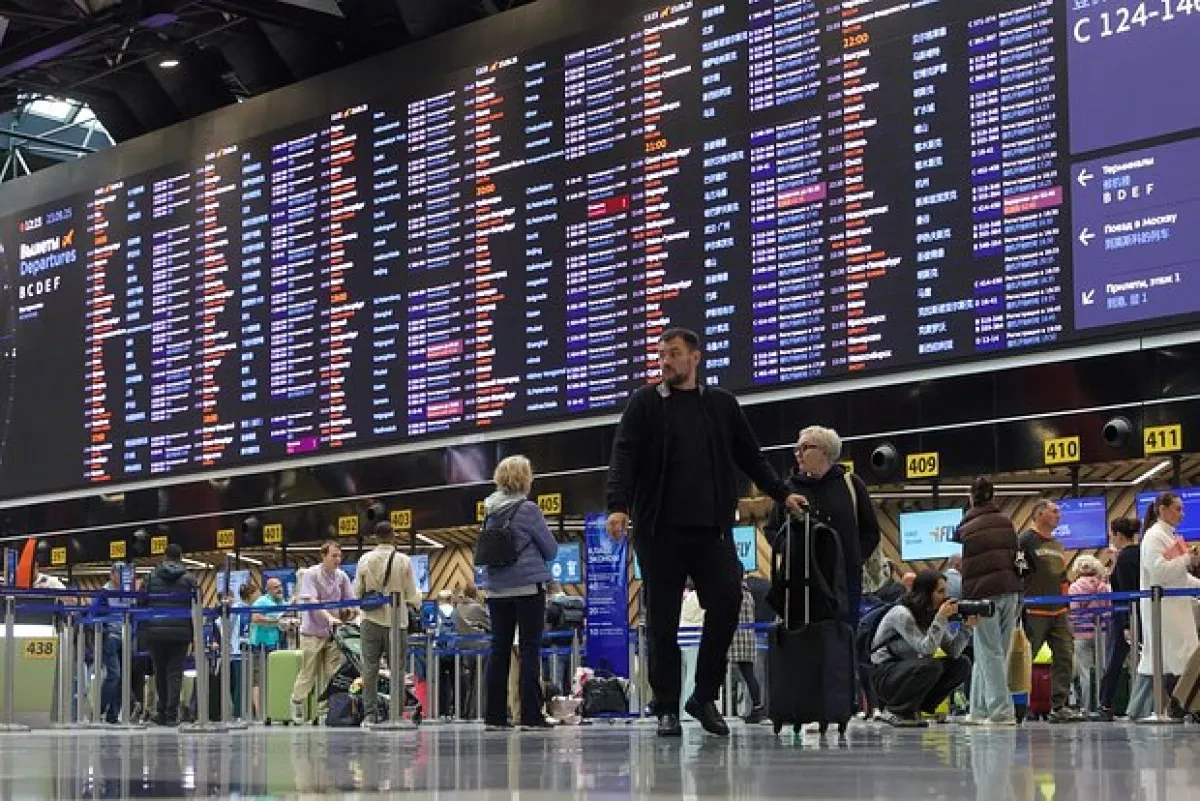 Drone strike chaos grounds and delays hundreds of flights in Moscow