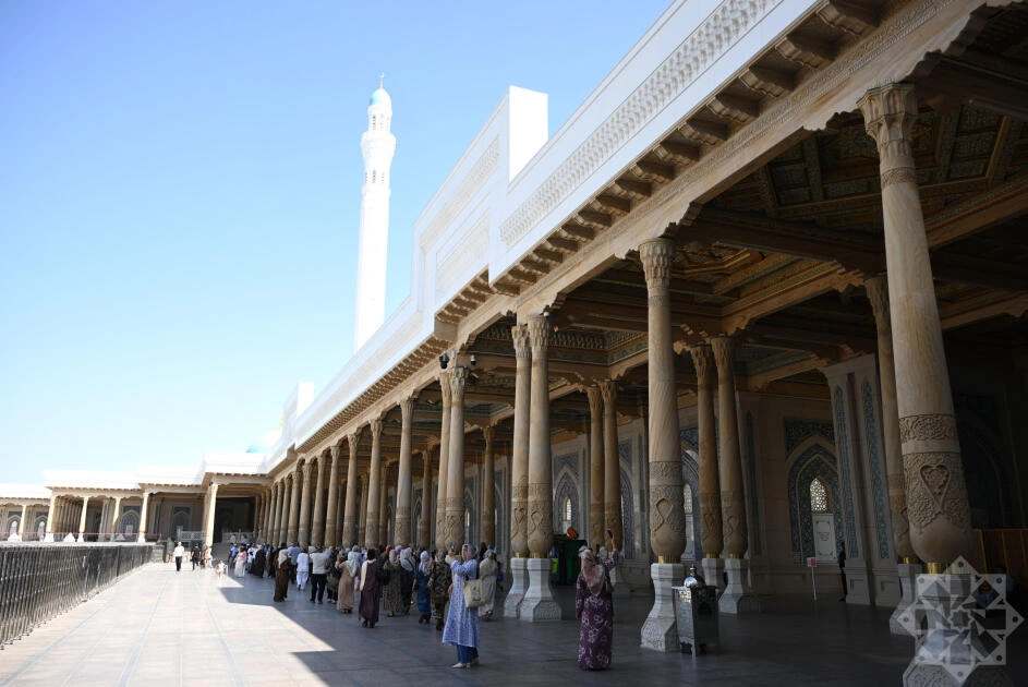 Azerbaijani journalists visit Imam al-Bukhari tourist complex near Samarkand (PHOTO)