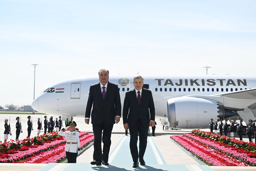 Tajik president arrives in Uzbekistan on state visit