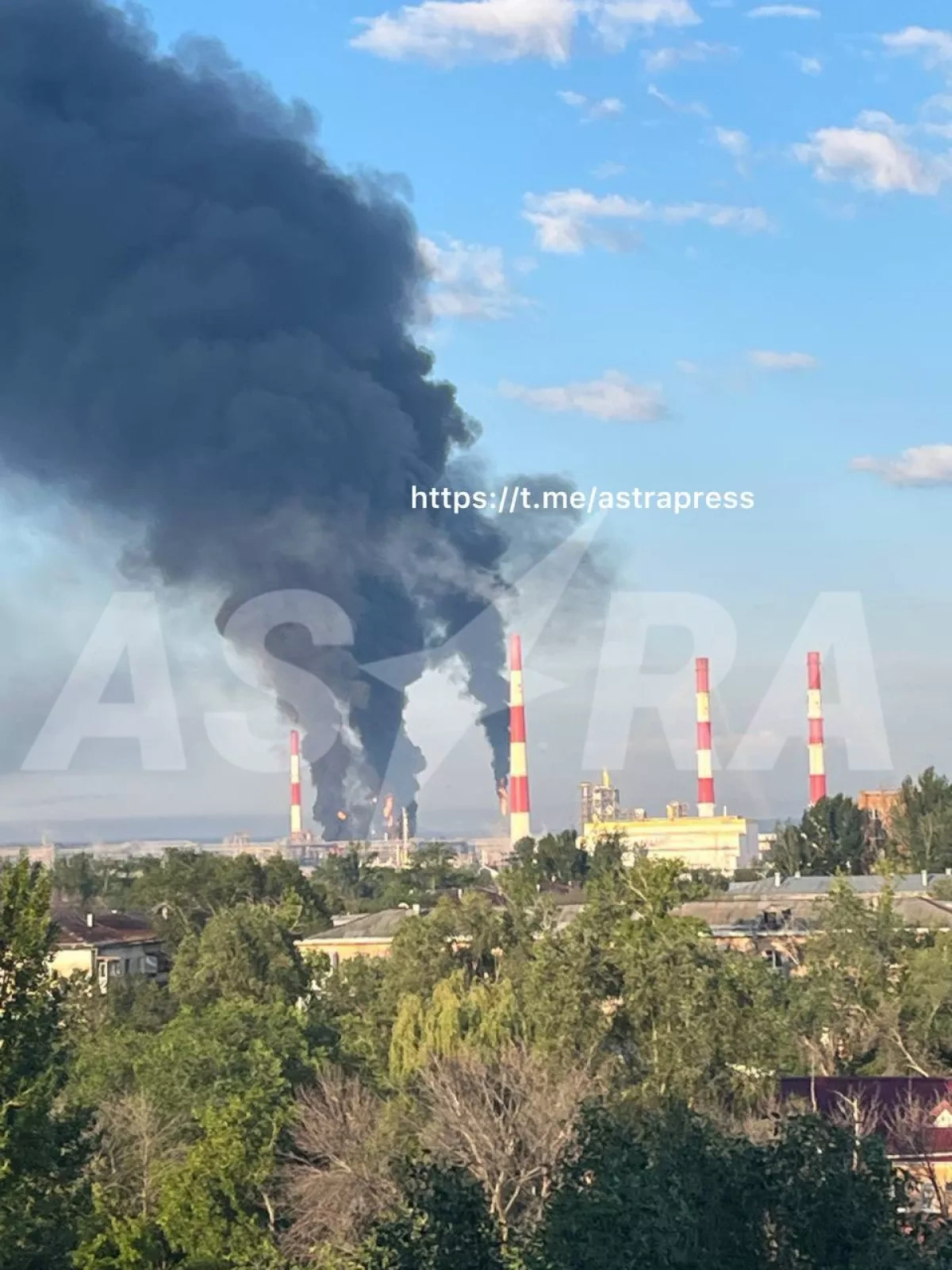 Major Russian oil refinery in Kuibyshev burning after overnight attack PHOTO
