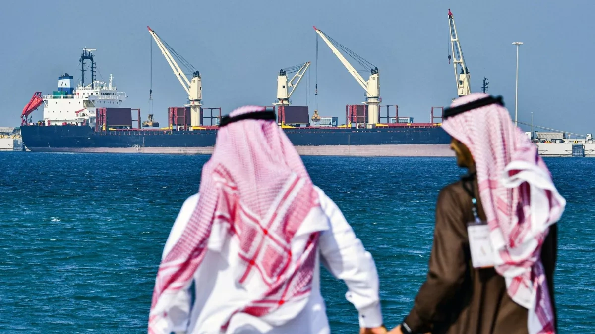 Saudi oil exports jump as Hormuz traffic rebounds