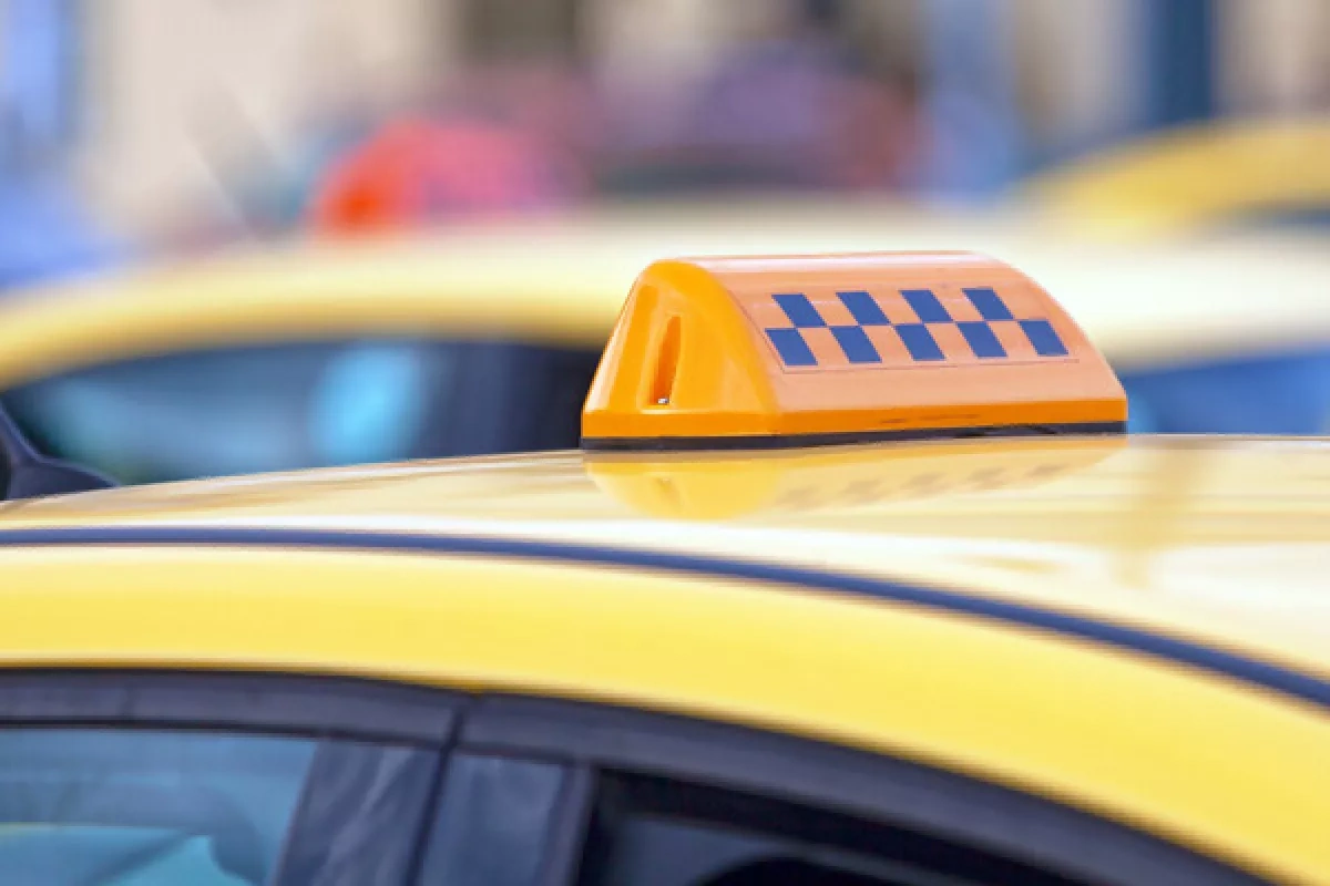 Russia’s St. Petersburg seeks to extend ban on migrant taxi workers