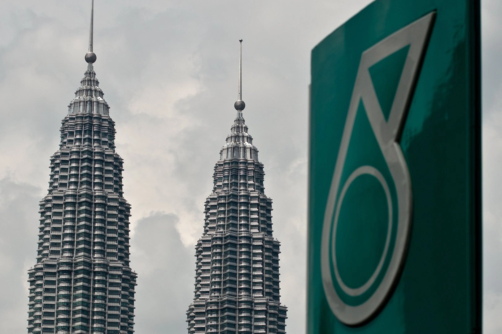 Turkmenistan unveils results of 30 years of cooperation with PETRONAS