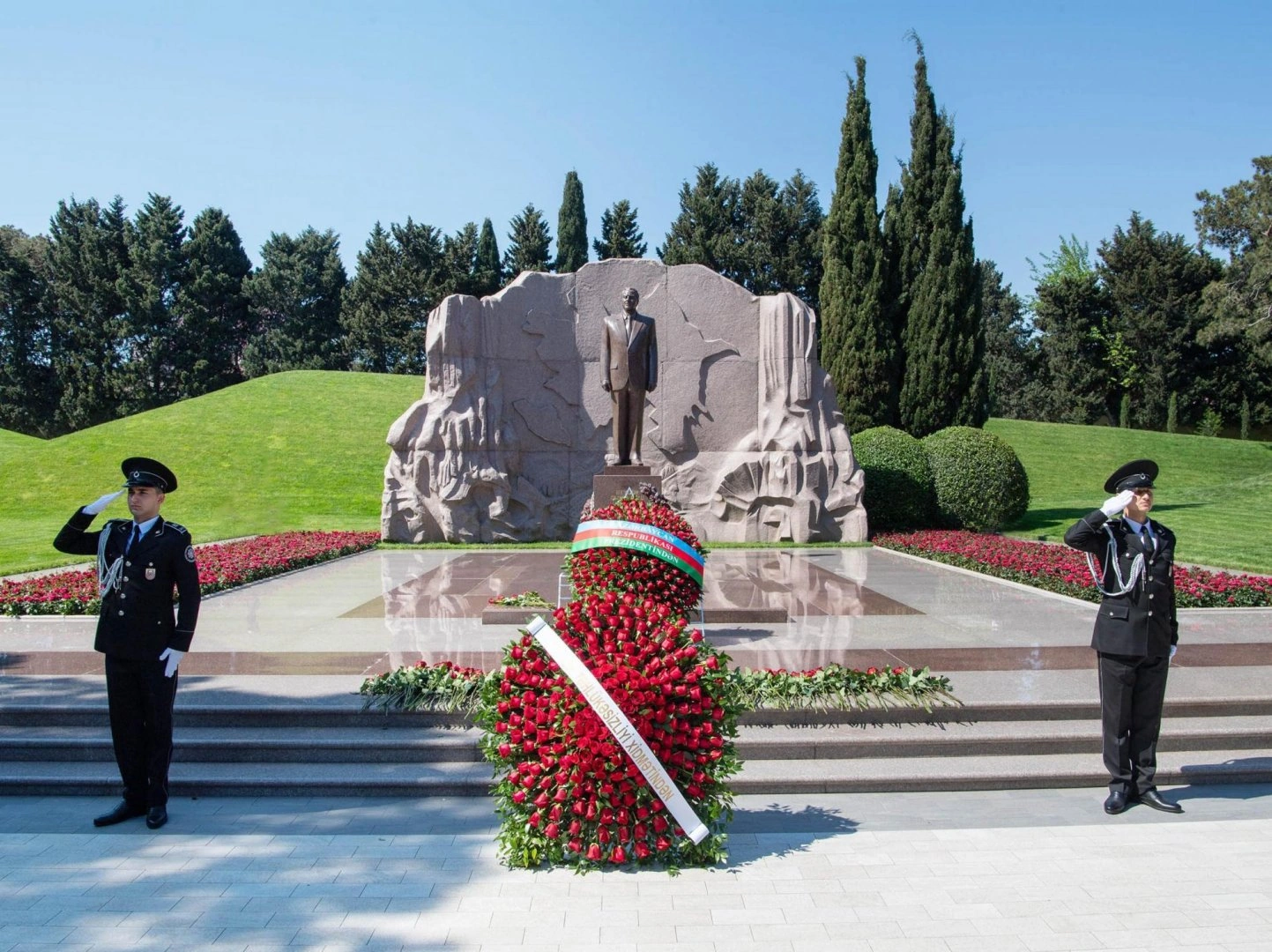 103rd anniversary of birth of National Leader Heydar Aliyev commemorated at Azerbaijani SSS (PHOTO)