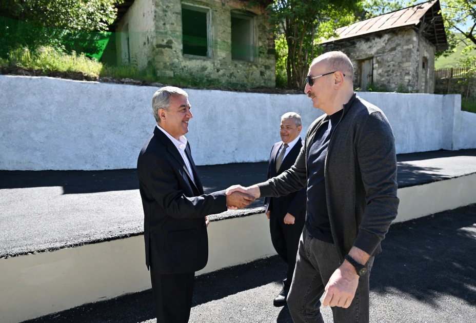 President Ilham Aliyev inspects reconstruction progress in Boyuk Galaderesi village of Shusha district, meets with residents (PHOTO)