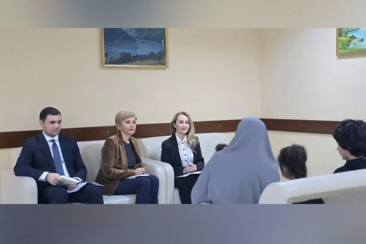 Azerbaijan ombudsman officials meet repatriated citizens from Syria