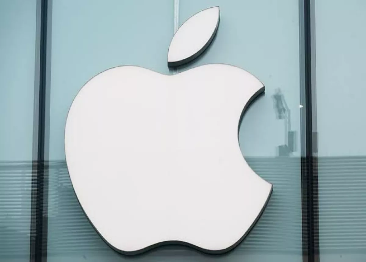Apple becomes second company in world to surpass $5 trillion market value